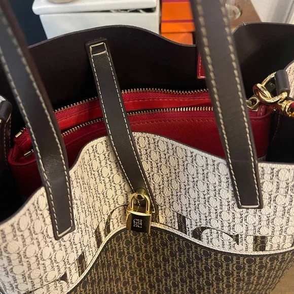 Carolina Herrera Matryoshka bag in perfect condition with lock. - Picture 4 of 5